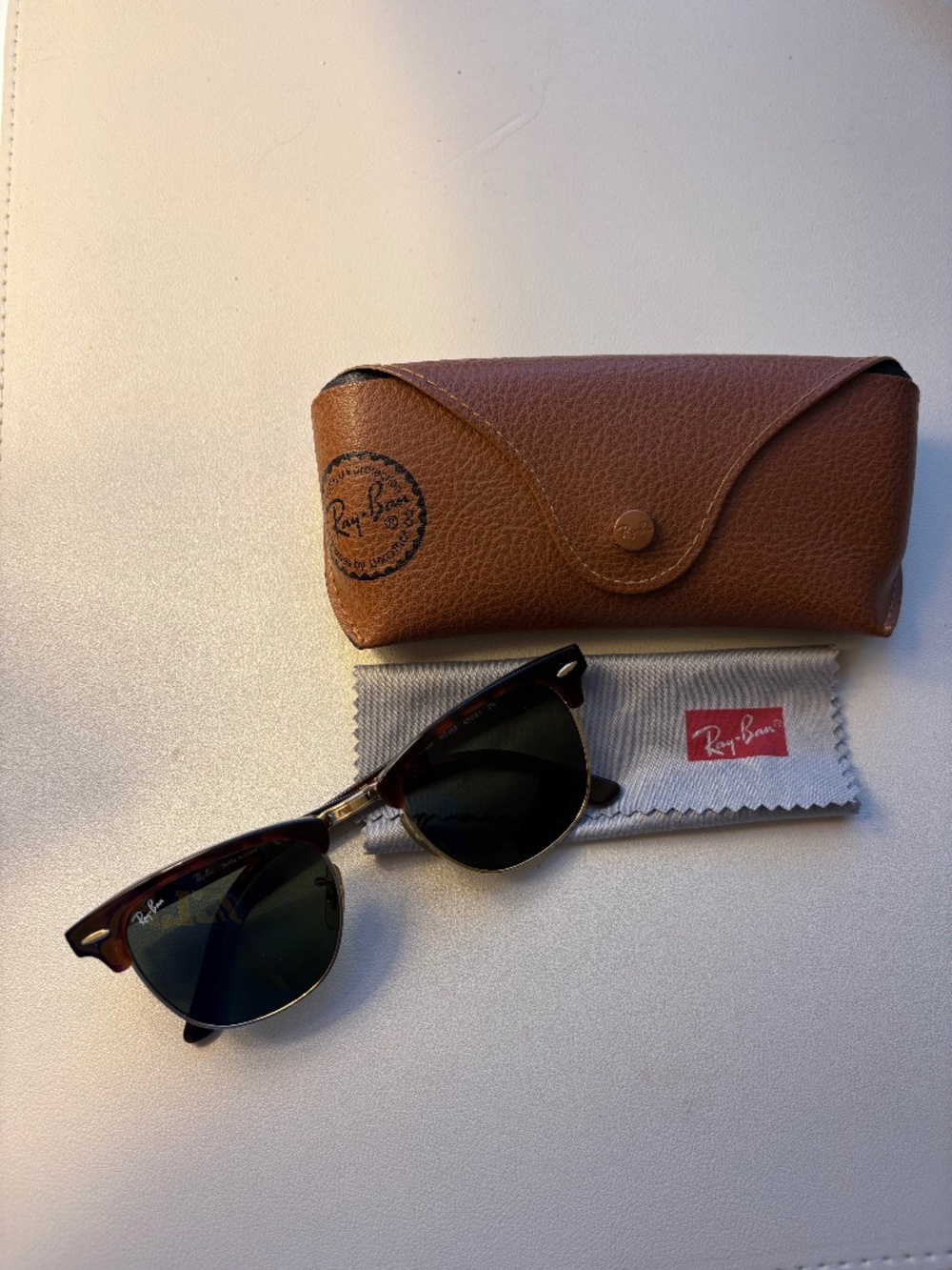 RAY-BANs Clubmaster Classic